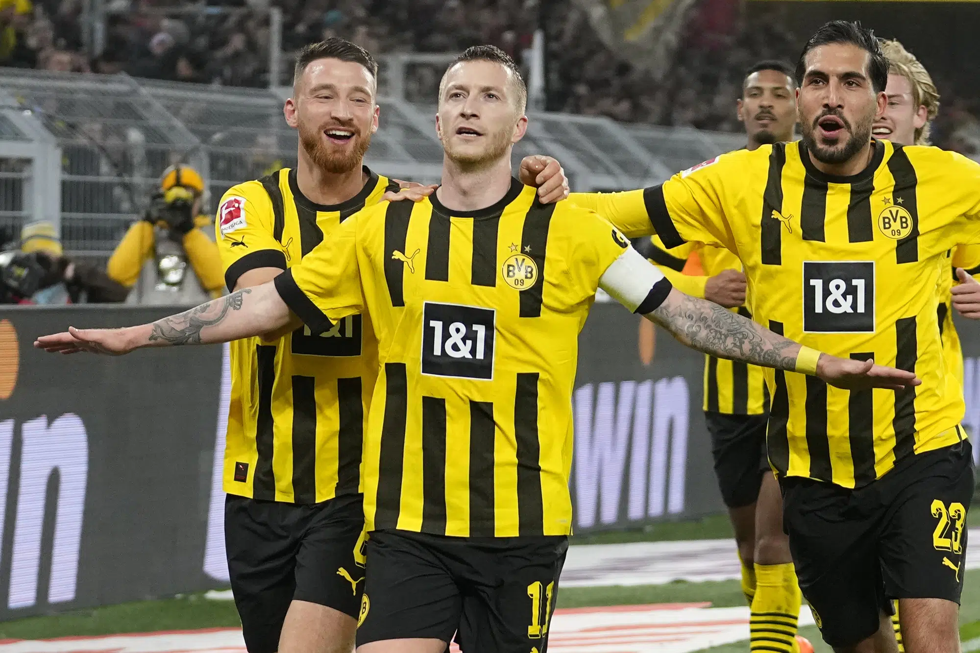 Dortmund need final day win to claim Bundesliga title