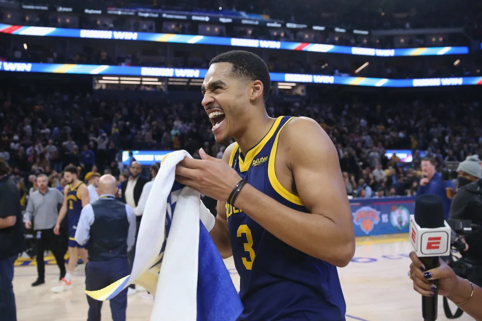 Watch: Jordan Poole hilariously throws his mouthguard when seeing Steph Curry in tunnel after Warriors’ win vs. Grizzlies