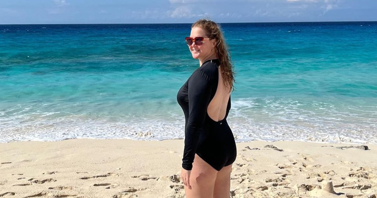 Amy Schumer, after endometriosis and liposuction surgeries, shows off new physique: Got 'my strength back'