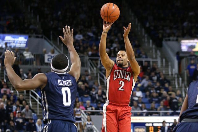 Live coverage: UNLV smothers UNR in 69-58 win